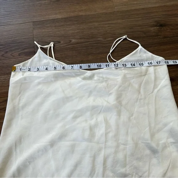 J. Crew Women's Washable 100% Silk Camisole Tank Top Medium Cream V-Neck Office - Picture 5 of 6
